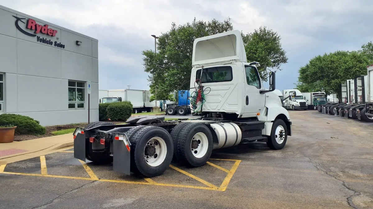 2019 International LT in Bolingbrook, IL — photo 4