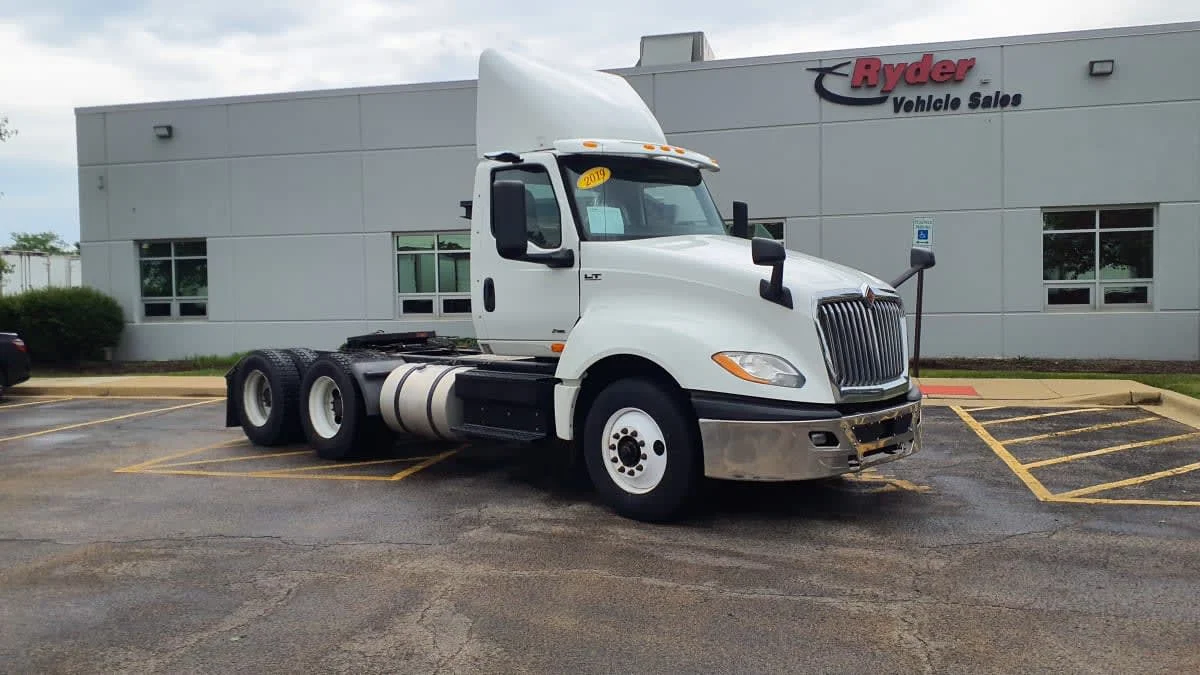 2019 International LT in Bolingbrook, IL — photo 3