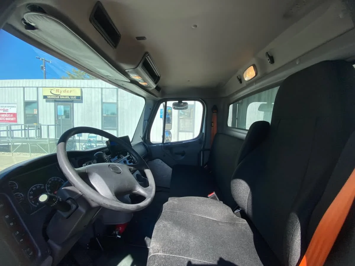 2019 Freightliner M2 106 in San Diego, CA — photo 8