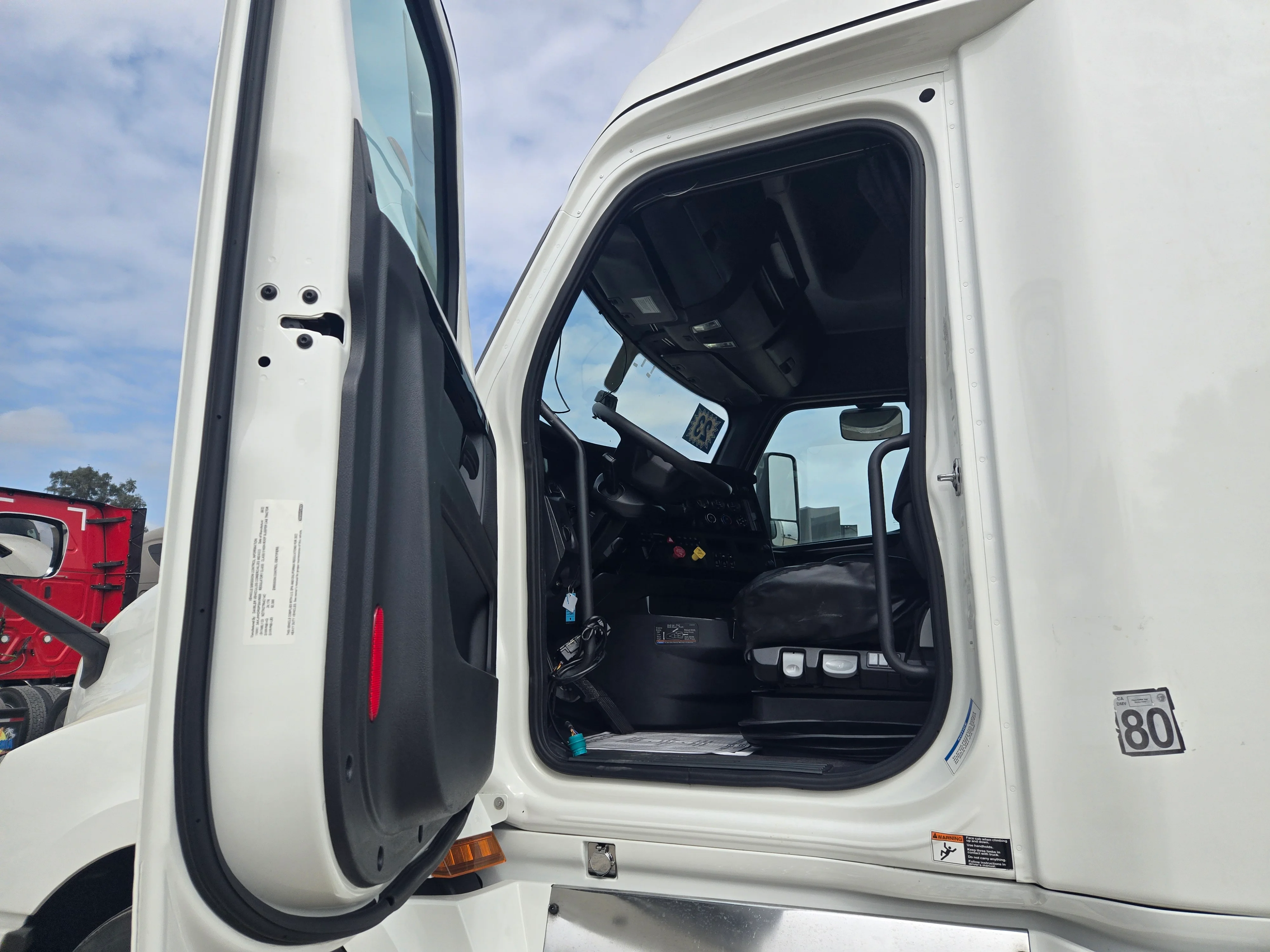 2023 Freightliner Cascadia in Fresno, CA — photo 15