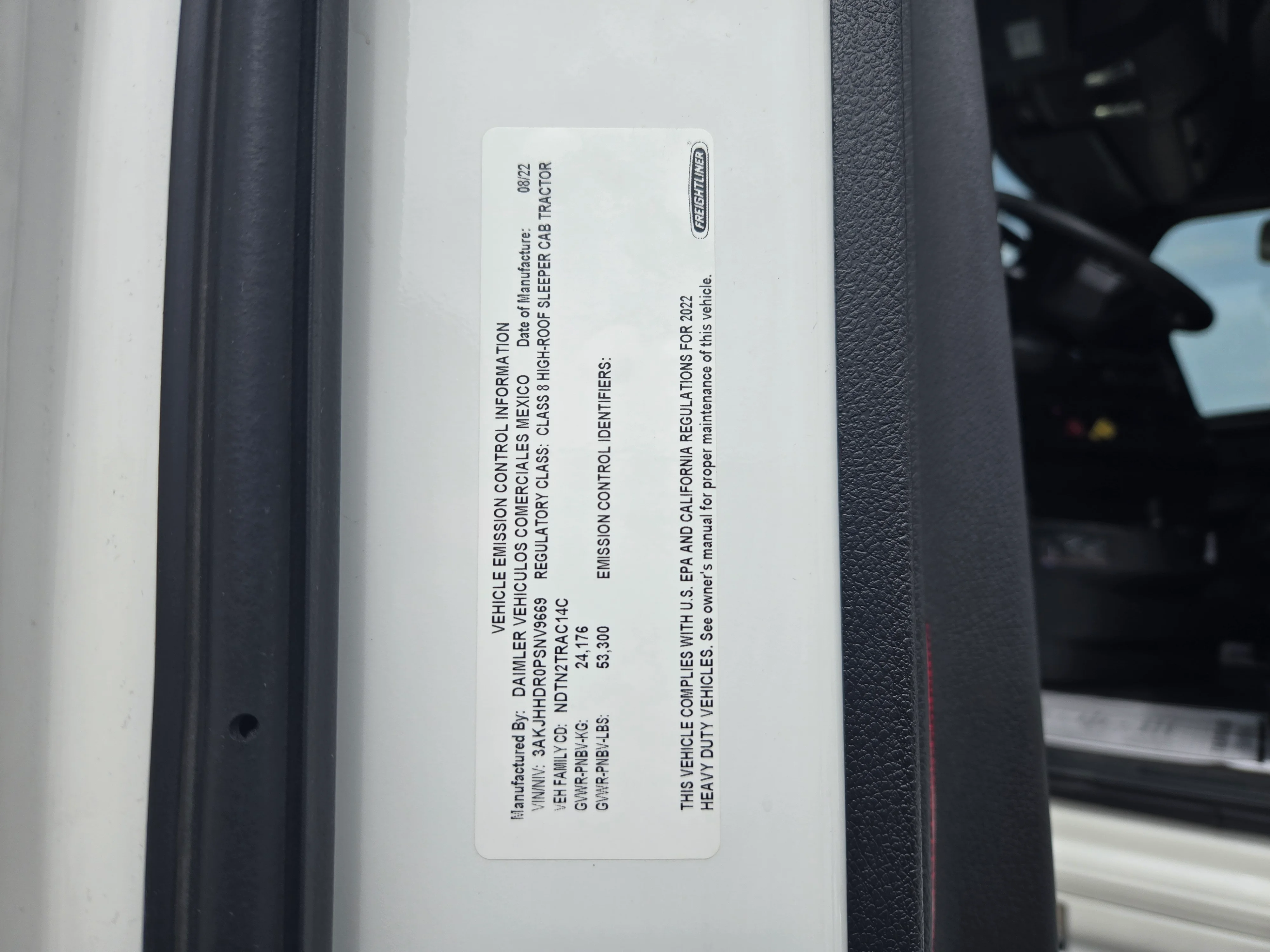 2023 Freightliner Cascadia in Fresno, CA — photo 14