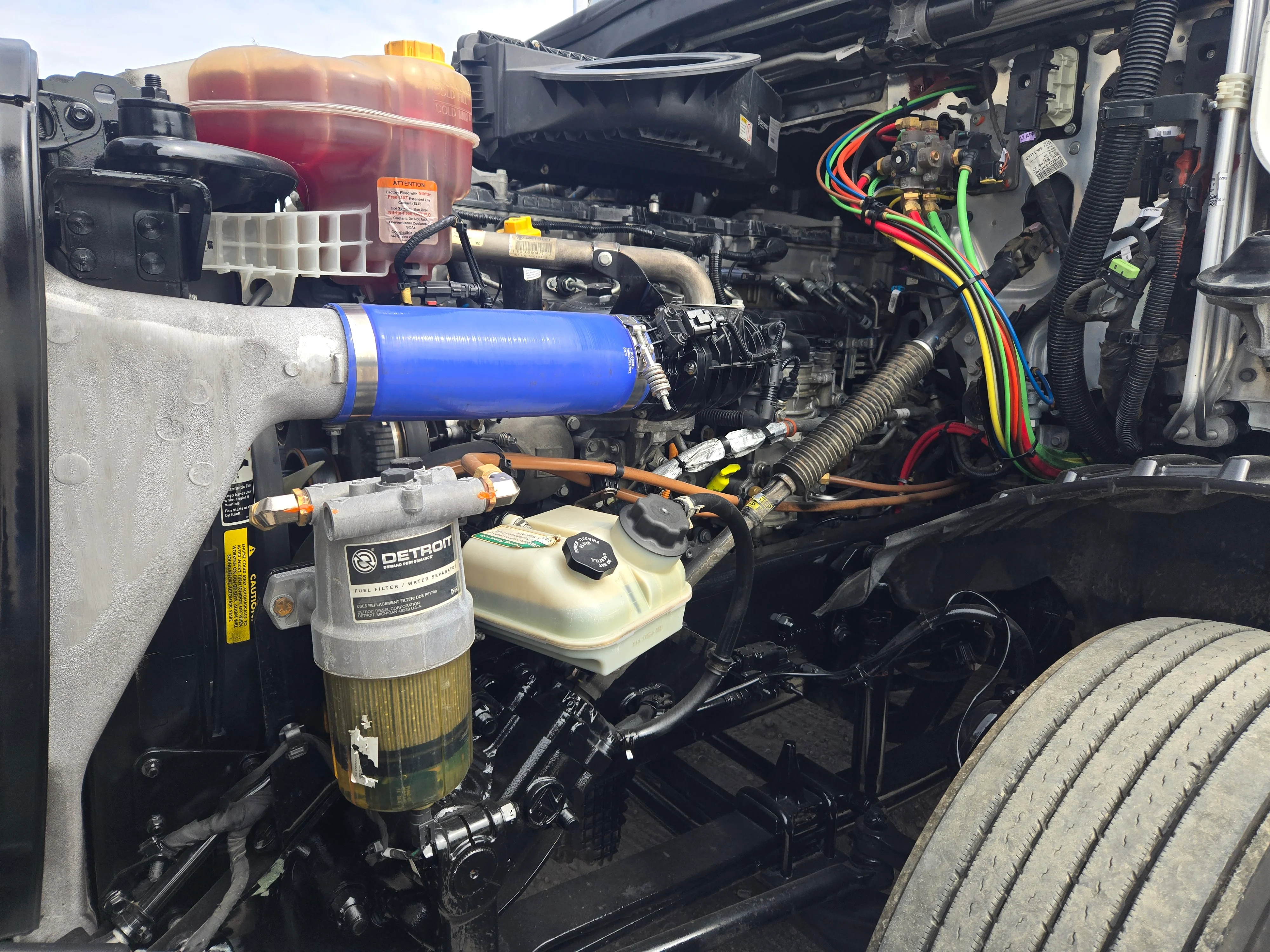 2023 Freightliner Cascadia in Fresno, CA — photo 9