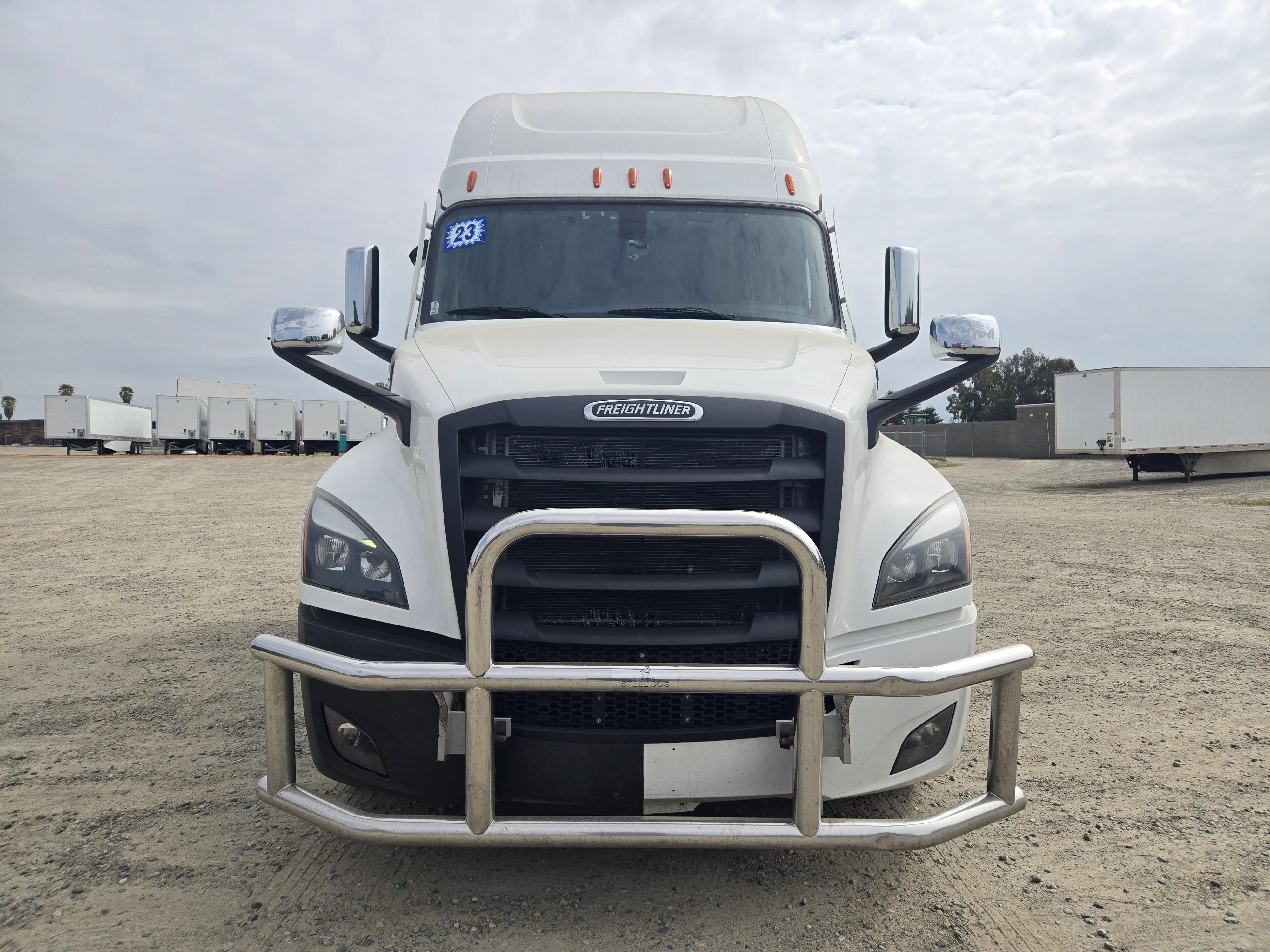 2023 Freightliner Cascadia in Fresno, CA — photo 2