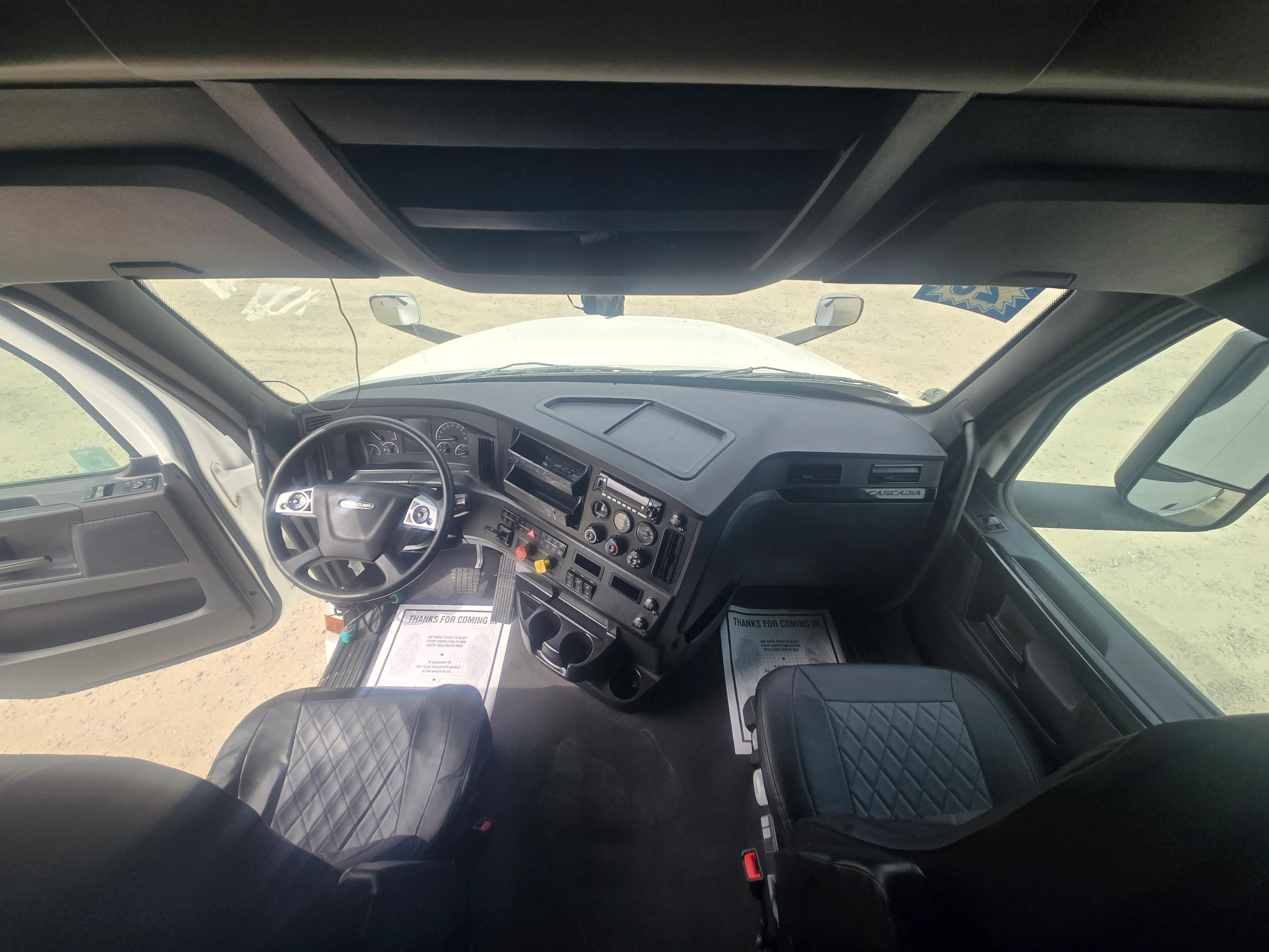 2023 Freightliner Cascadia in Fresno, CA — photo 17