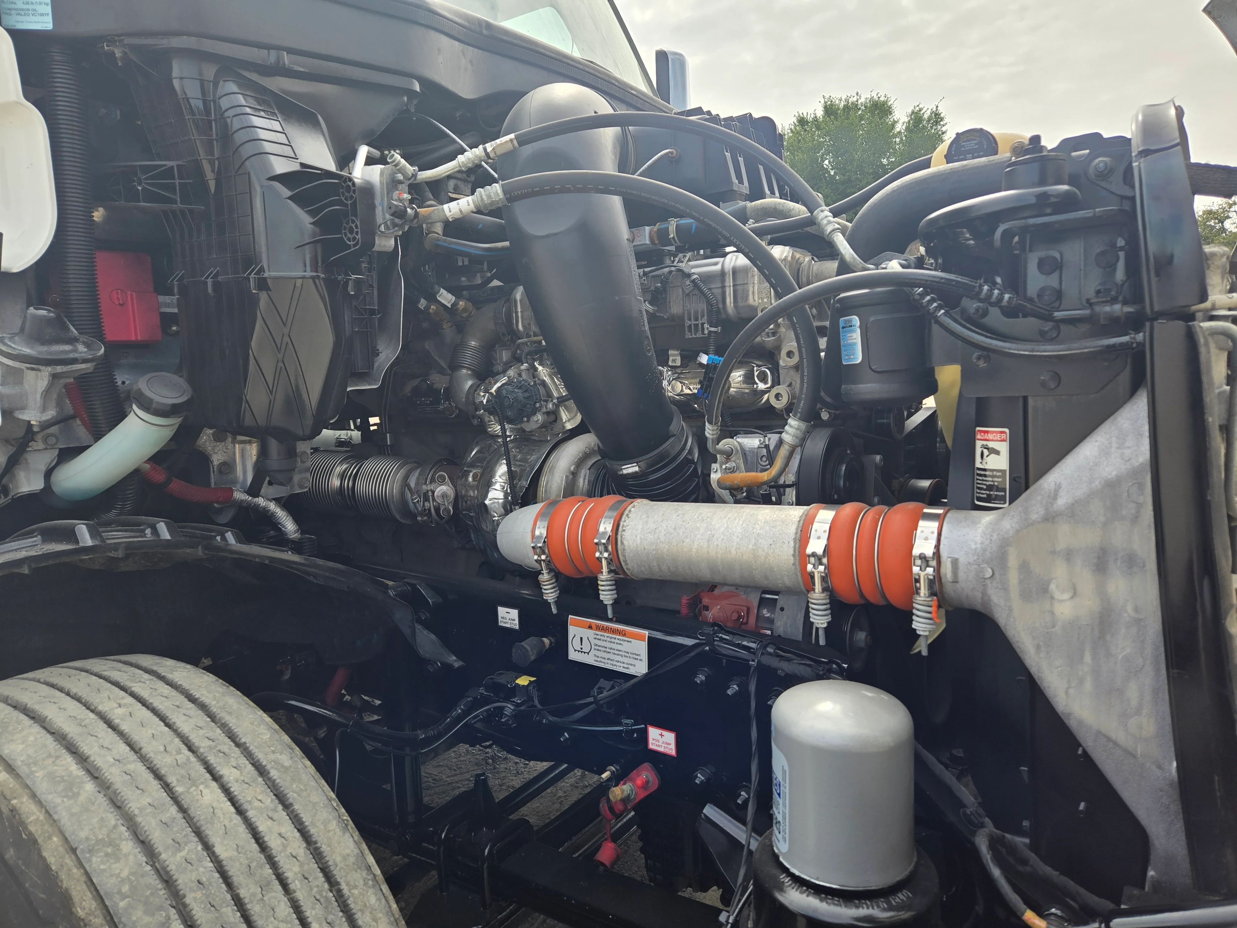 2023 Freightliner Cascadia in Fresno, CA — photo 10