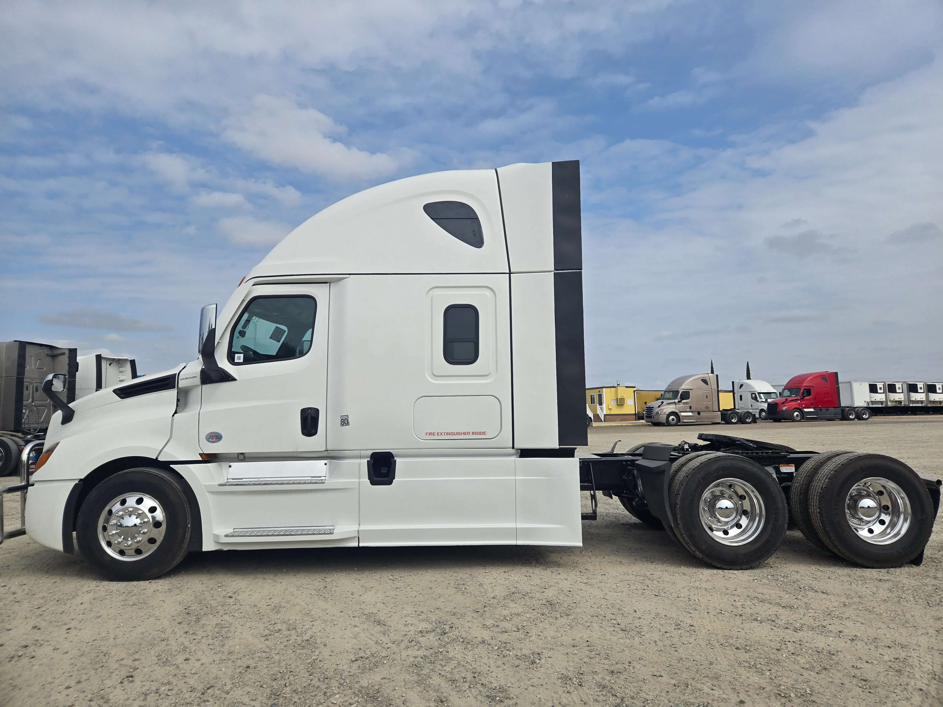 2023 Freightliner Cascadia in Fresno, CA — photo 3