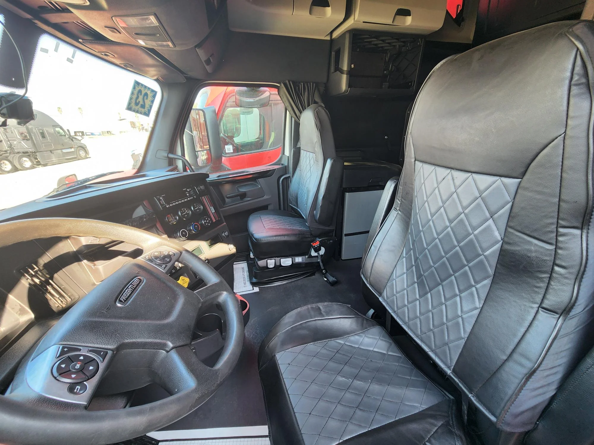 2023 Freightliner Cascadia in Fresno, CA — photo 19