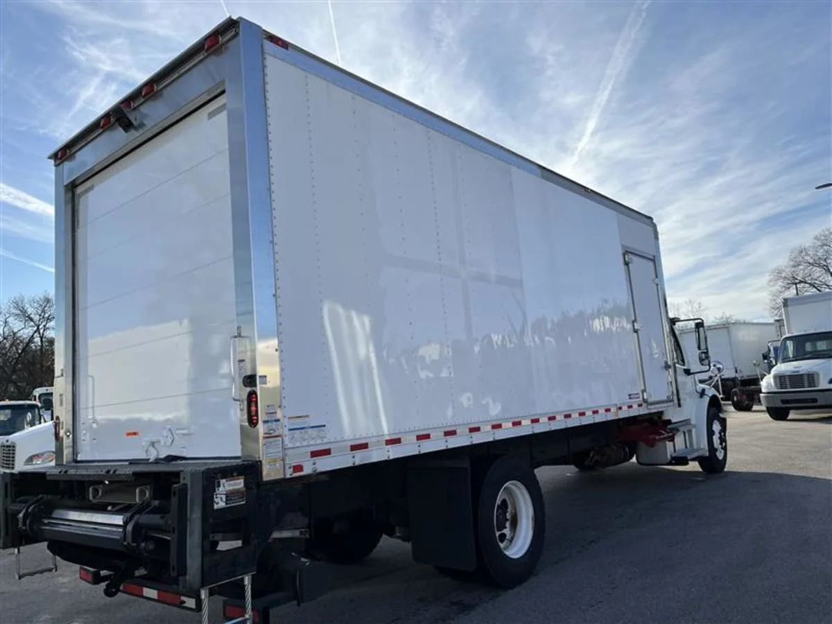 2019 Freightliner M2 106 in Beltsville, MD — photo 4