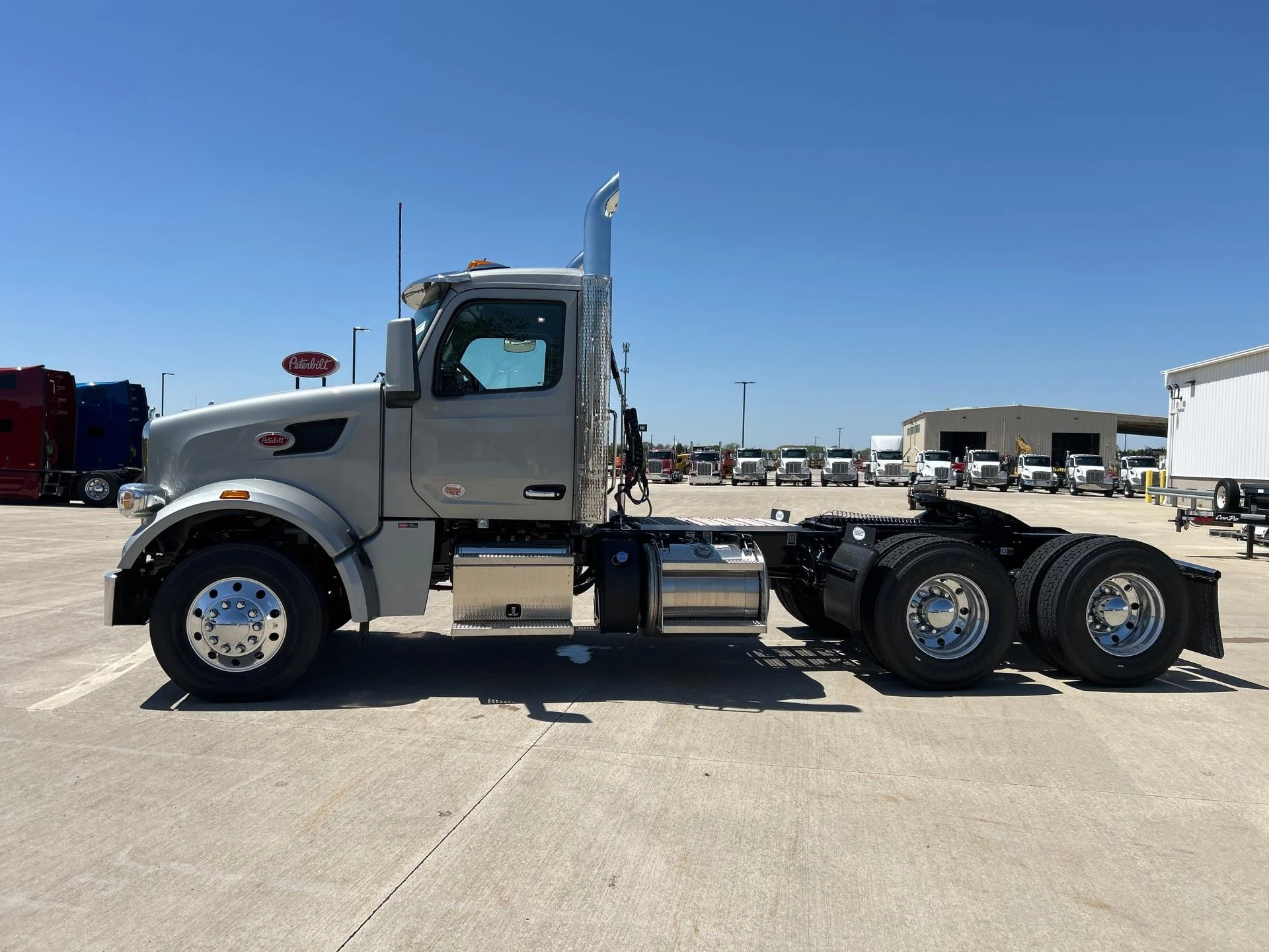 2027 Peterbilt 567 in Perrysburg, OH — photo 2