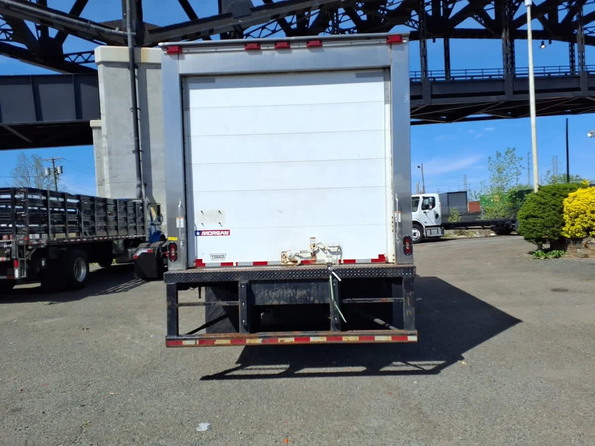 2017 Isuzu NRR - image 5