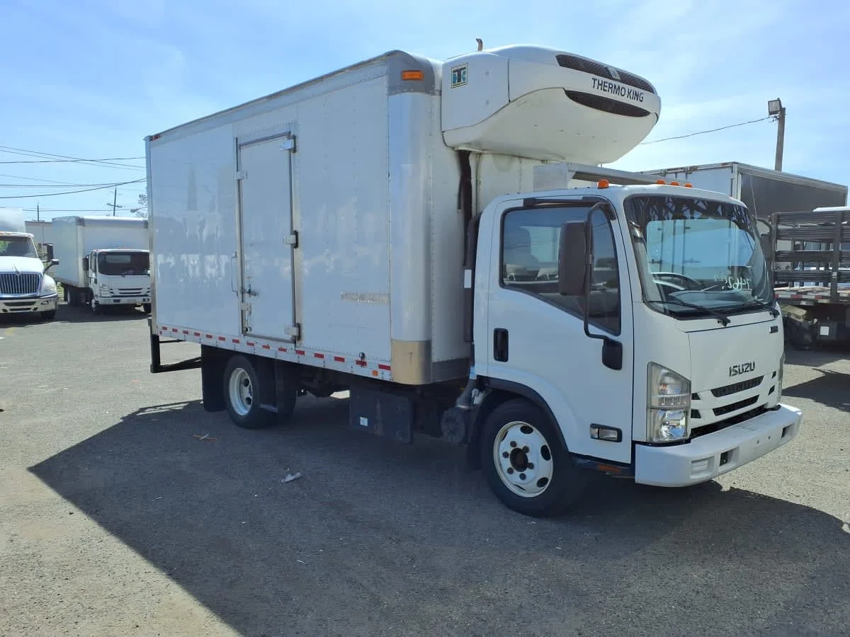 2017 Isuzu NRR - image 3