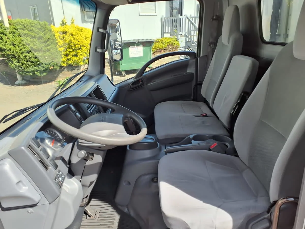 2017 Isuzu NRR - image 8