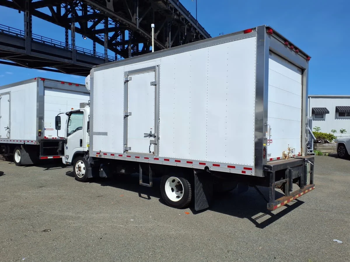 2017 Isuzu NRR - image 6