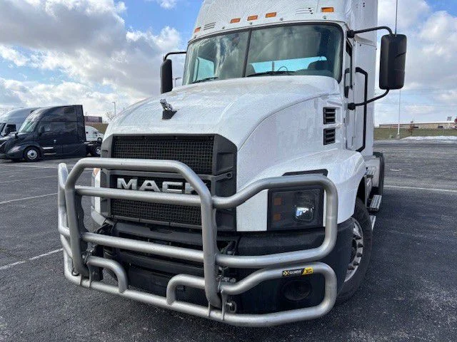 2022 Mack Anthem - image 17