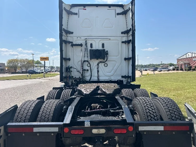 2020 Freightliner Cascadia - image 6