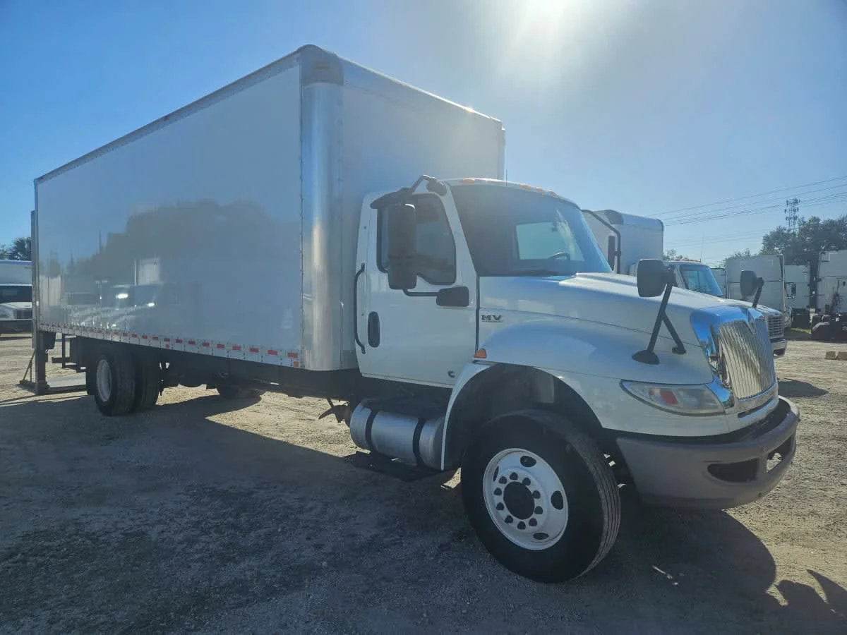 2020 International MV - image 3