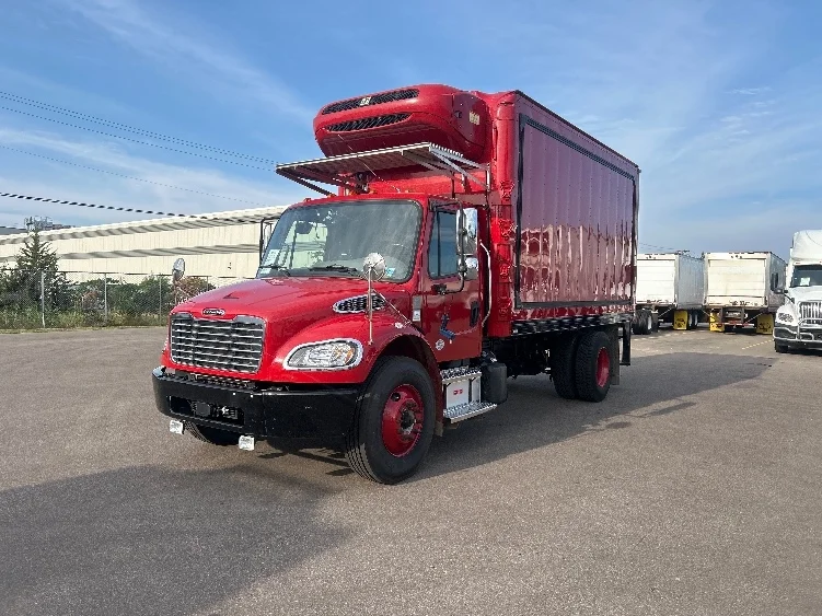 2021 Freightliner eM2 in Brooklyn Park, MN — photo 3