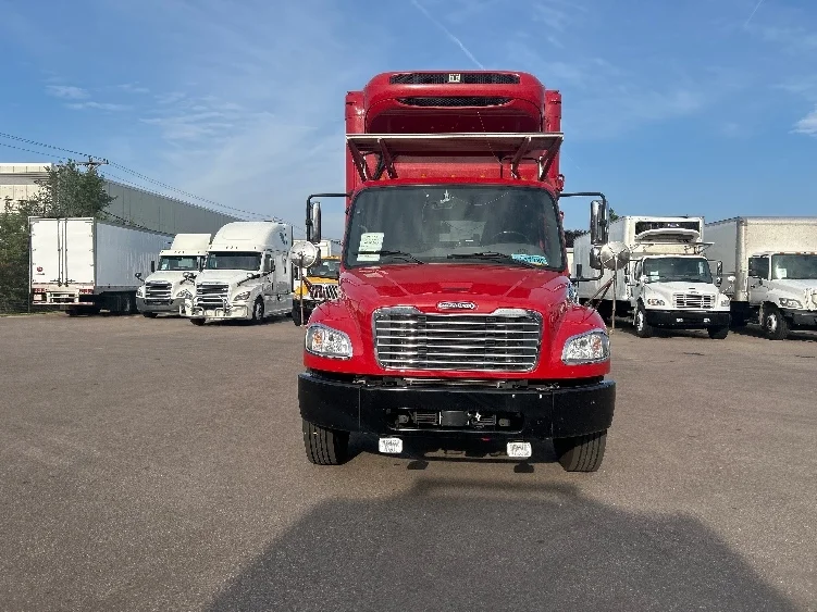 2021 Freightliner eM2 in Brooklyn Park, MN — photo 2