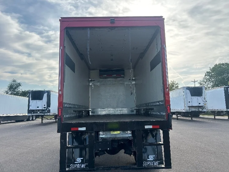 2021 Freightliner eM2 in Brooklyn Park, MN — photo 8