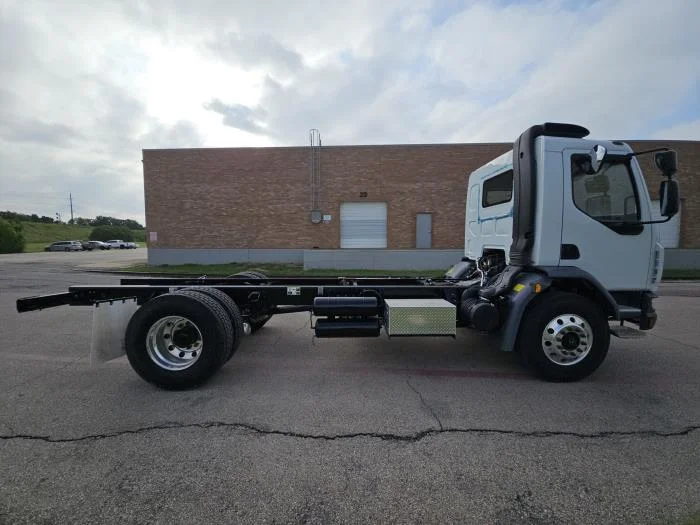 2025 Peterbilt 220EV - image 7