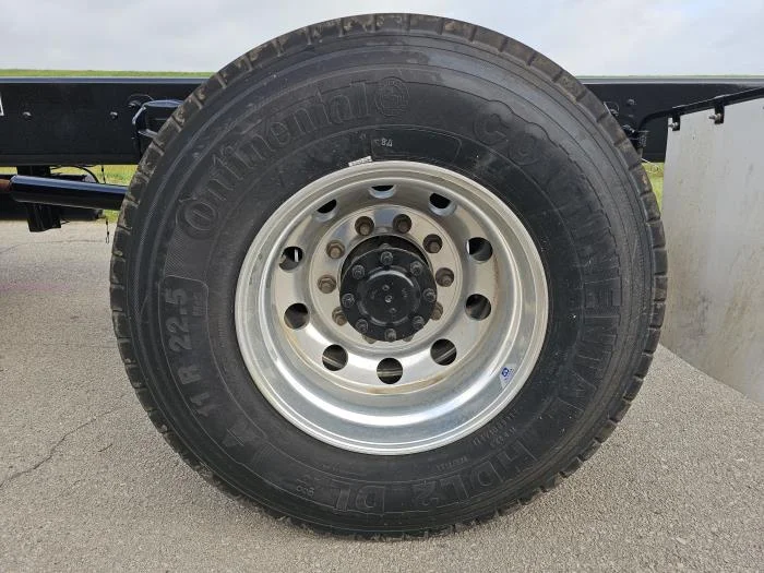 2025 Peterbilt 220EV - image 16