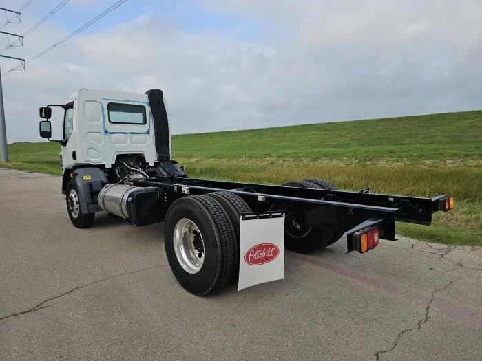 2025 Peterbilt 220EV in Dallas, TX — photo 4