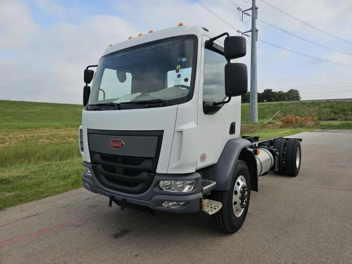 2025 Peterbilt 220EV in Dallas, TX — photo 2
