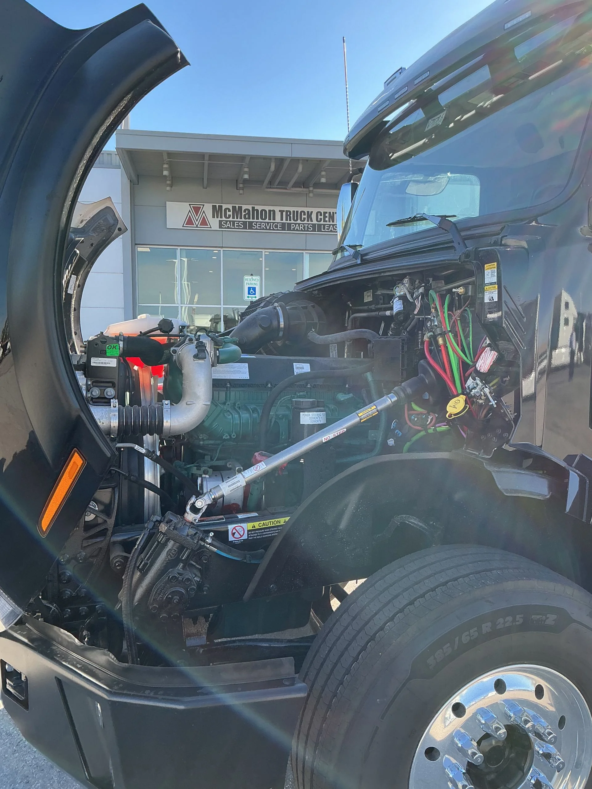 2026 Volvo VNL 860 in Indianapolis, IN — photo 9