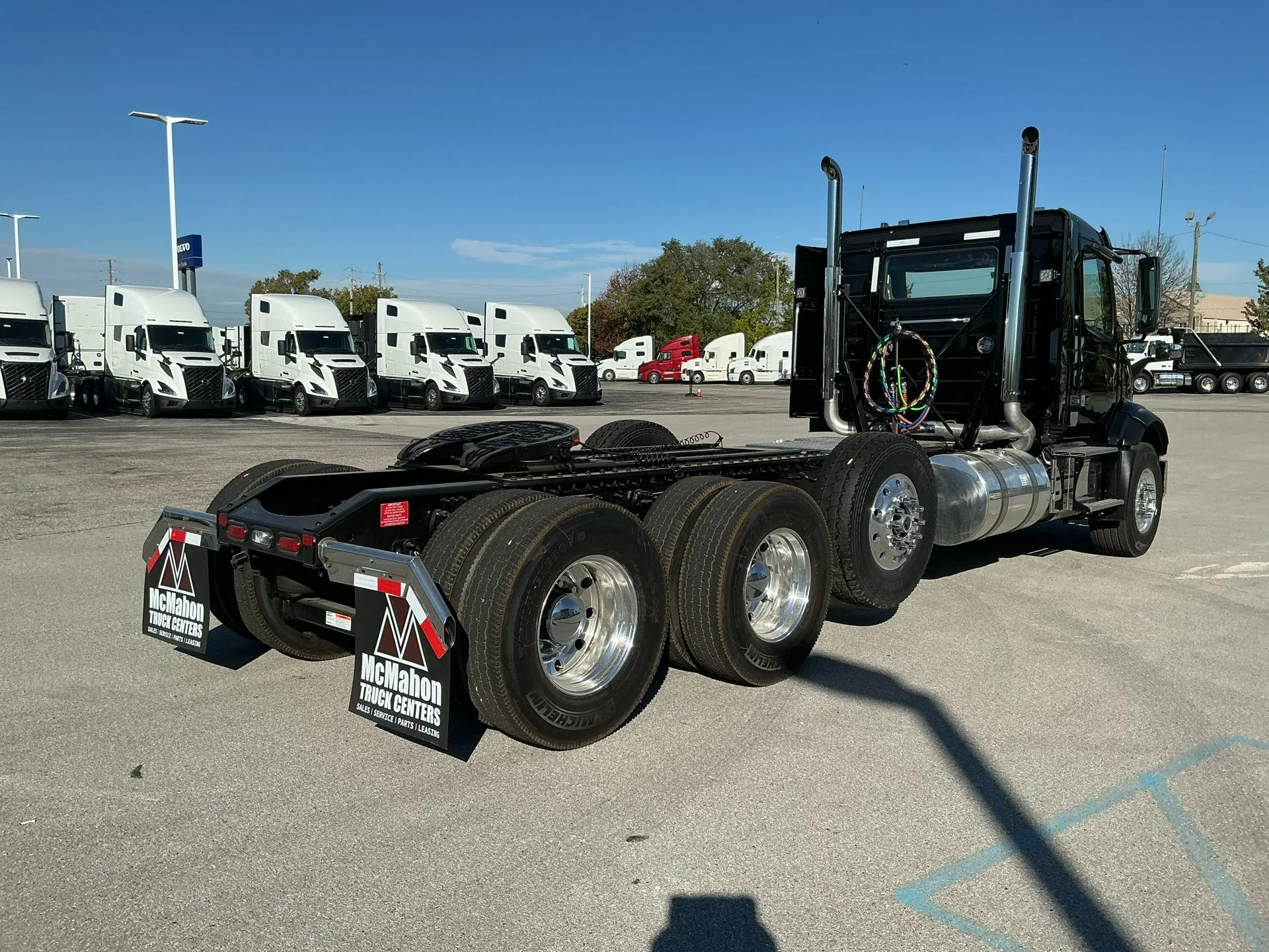2026 Volvo VNL 860 in Indianapolis, IN — photo 5