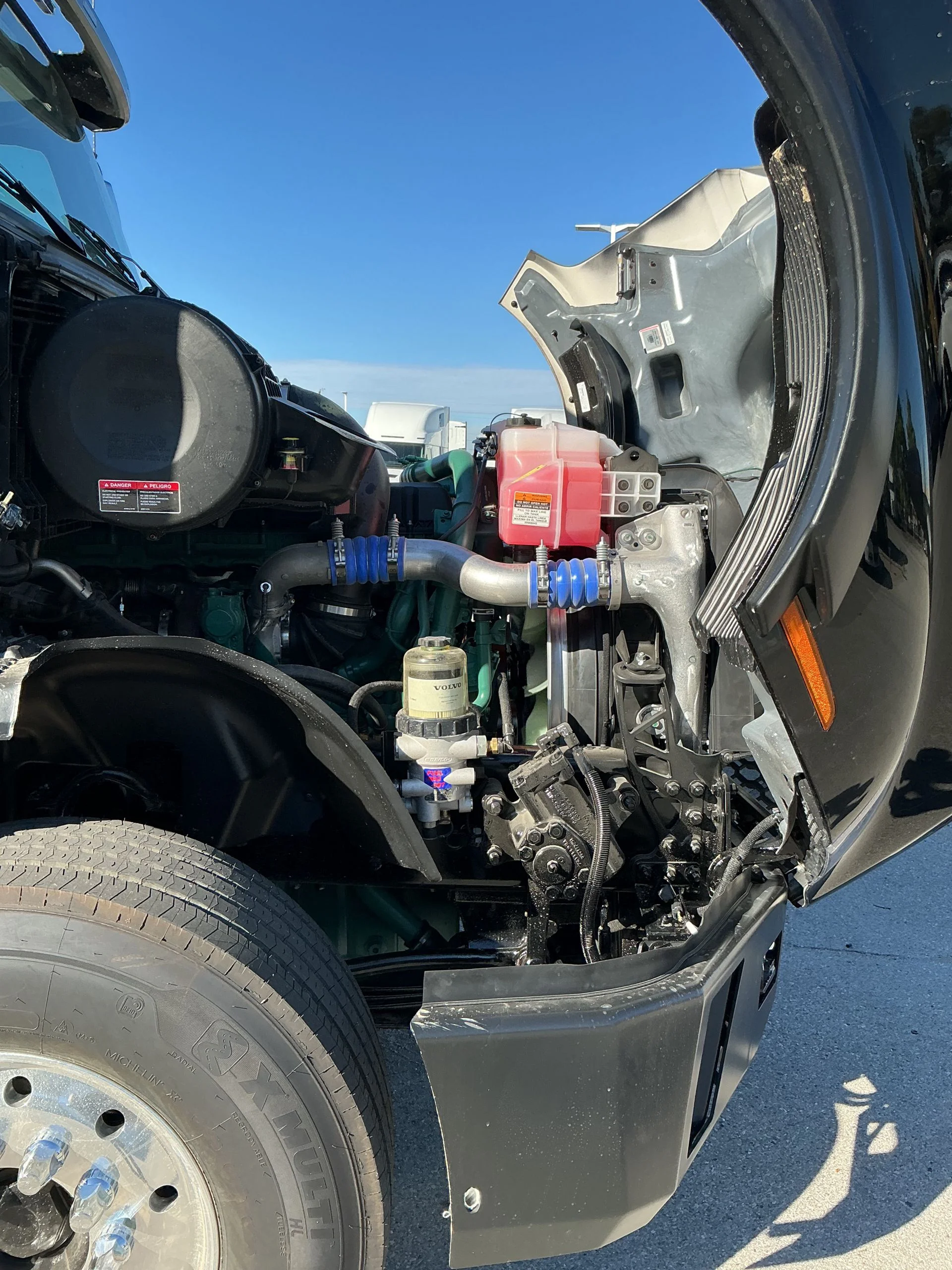 2026 Volvo VNL 860 in Indianapolis, IN — photo 10