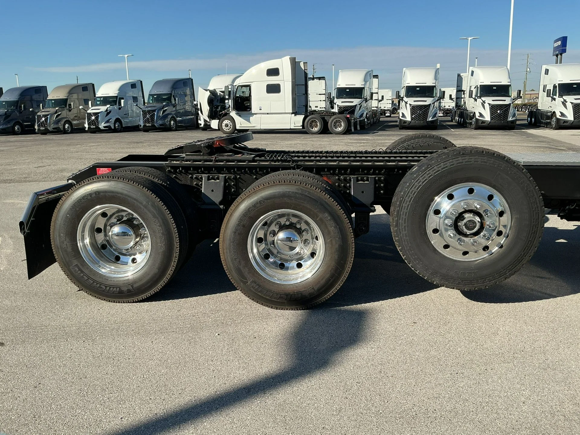 2026 Volvo VNL 860 in Indianapolis, IN — photo 11