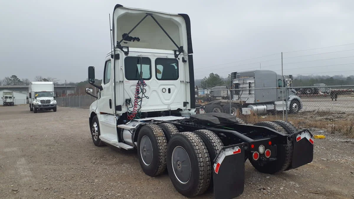 2019 Freightliner Cascadia in Birmingham, AL — photo 6