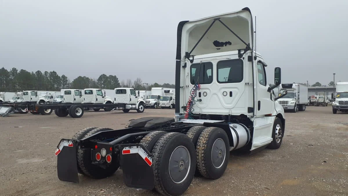 2019 Freightliner Cascadia in Birmingham, AL — photo 4