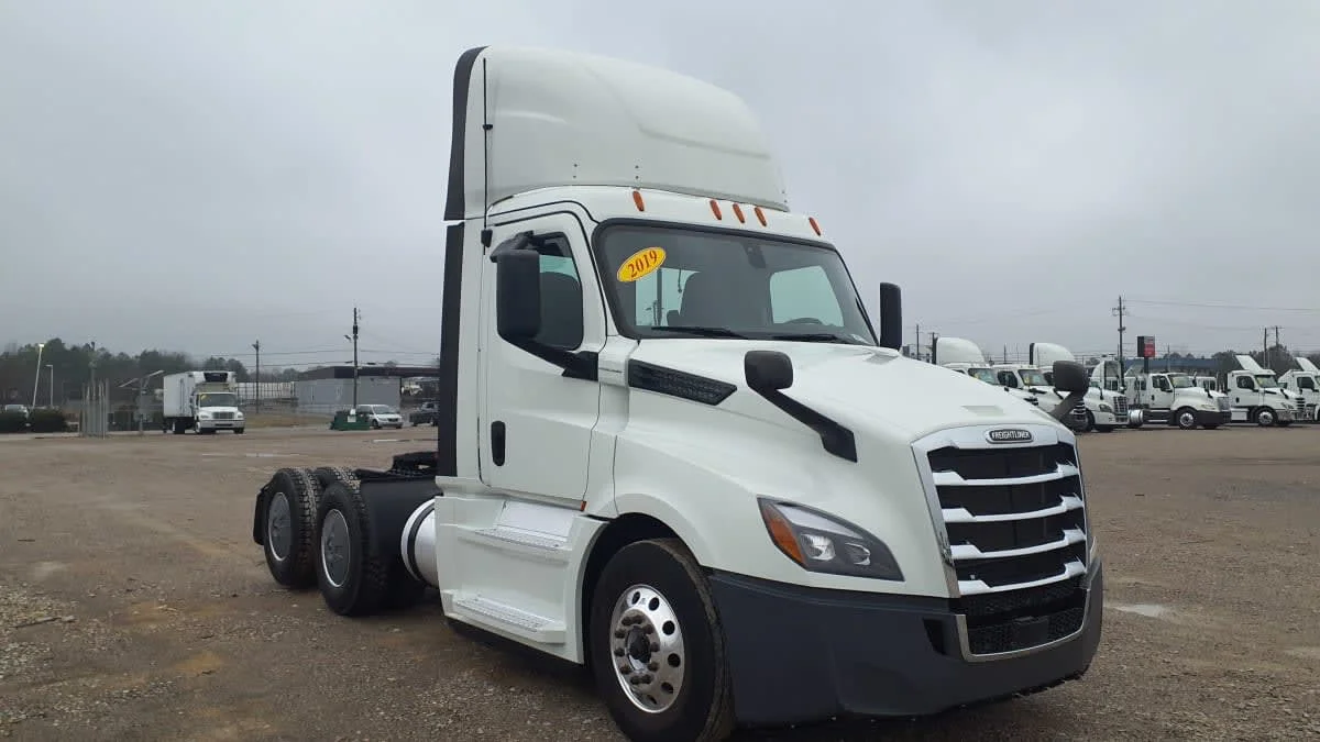 2019 Freightliner Cascadia in Birmingham, AL — photo 3