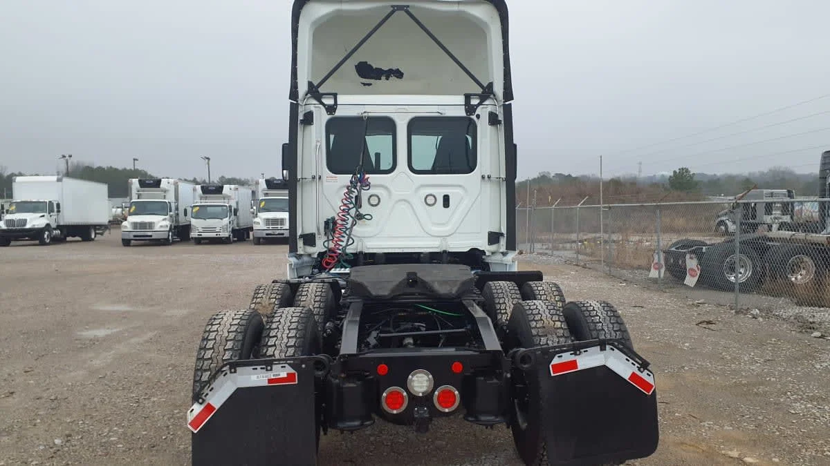 2019 Freightliner Cascadia in Birmingham, AL — photo 5