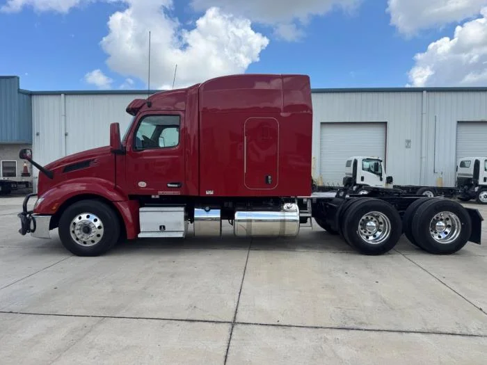 2022 Peterbilt 579 — photo 9