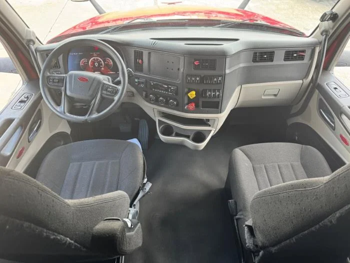 2022 Peterbilt 579 — photo 12