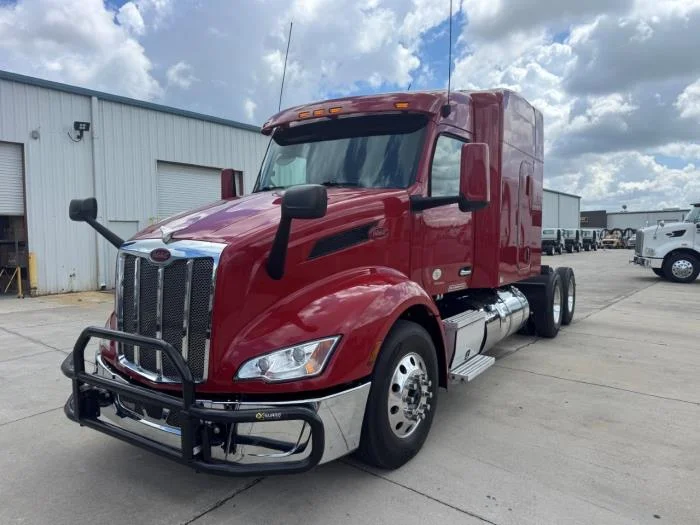 2022 Peterbilt 579 — photo 2