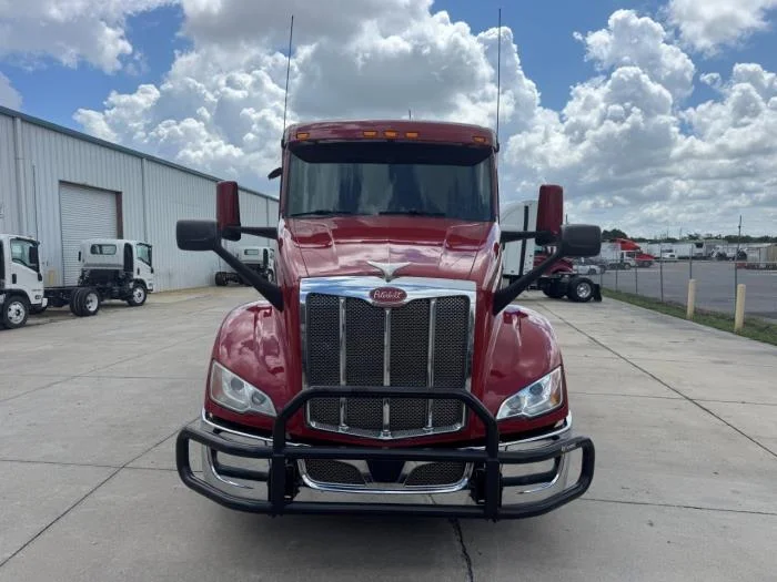 2022 Peterbilt 579 — photo 3