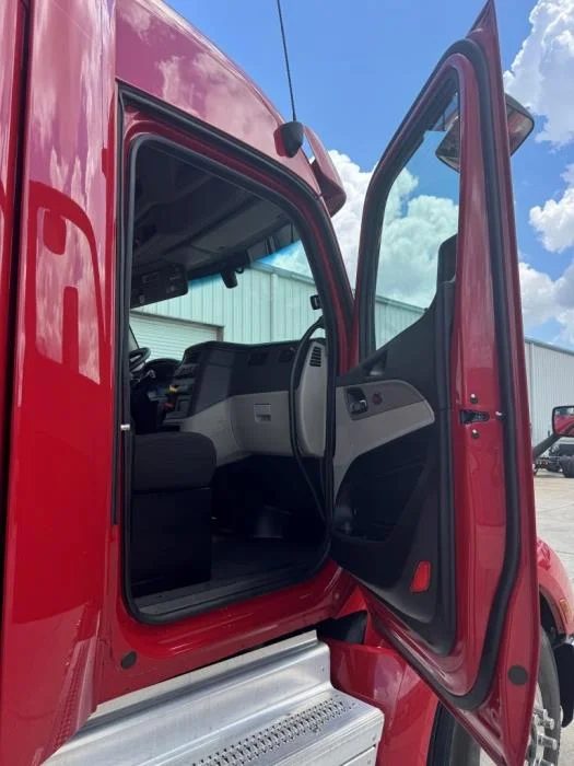 2022 Peterbilt 579 — photo 15