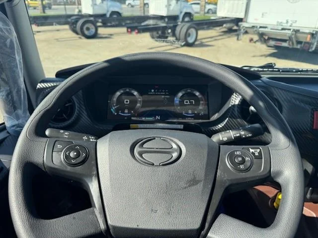 2026 Hino L7 - image 18