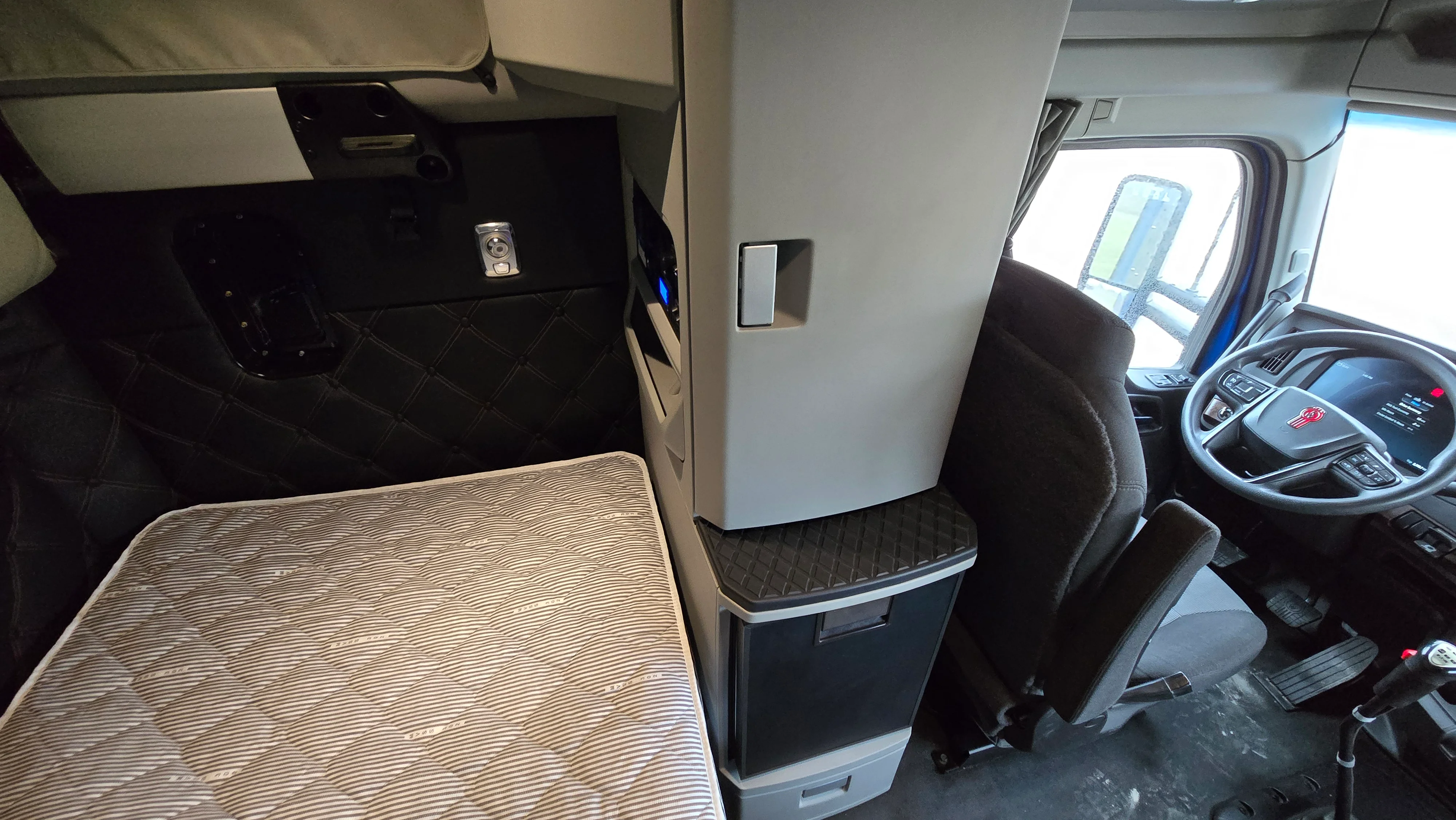 2023 Kenworth T880 - image 13