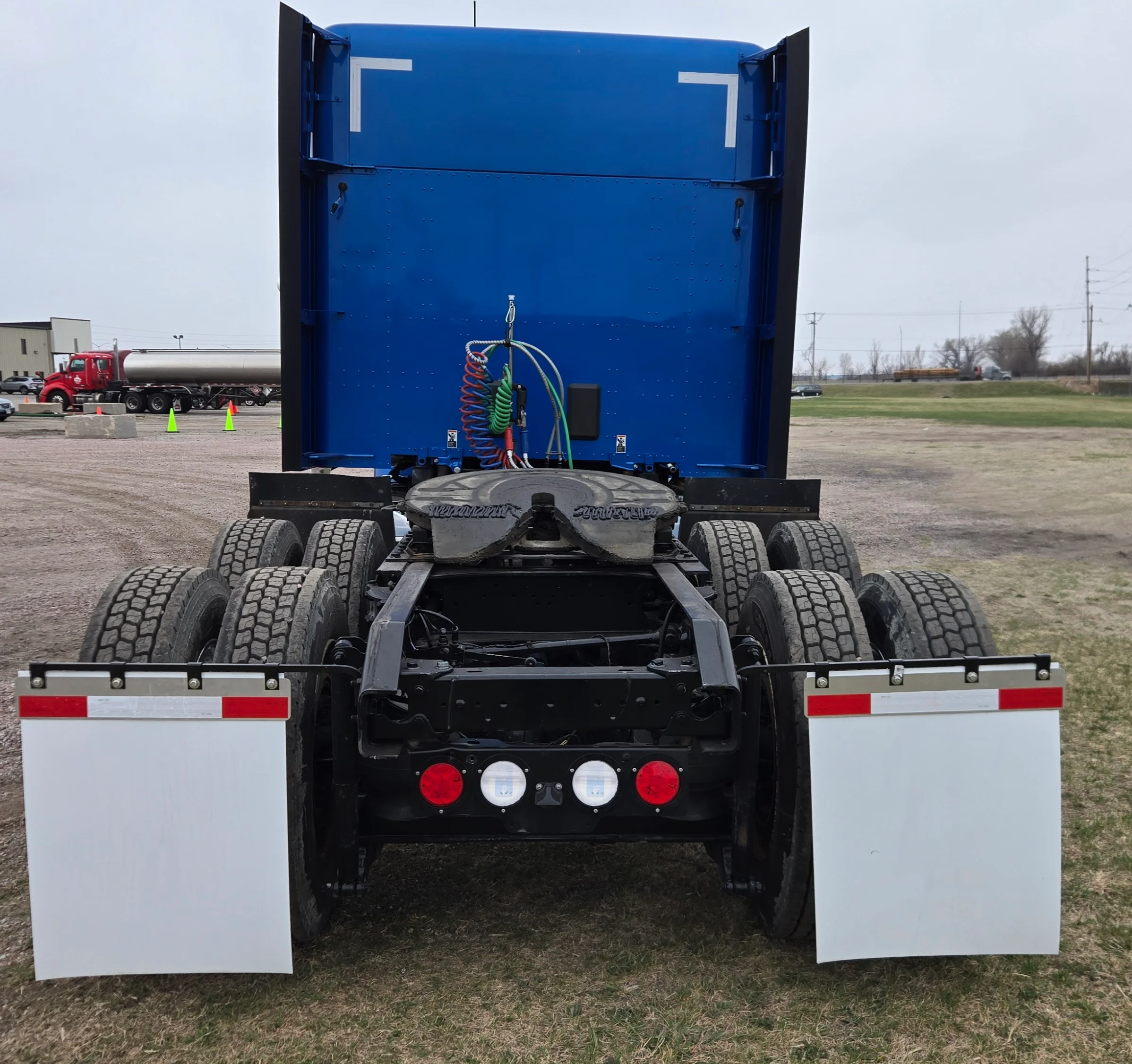 2023 Kenworth T880 - image 3