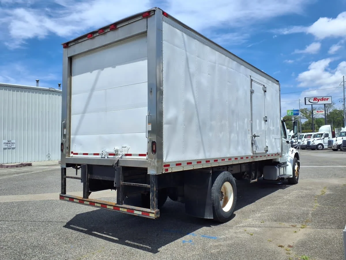 2021 Freightliner M2 106 in Knoxville, TN — photo 4