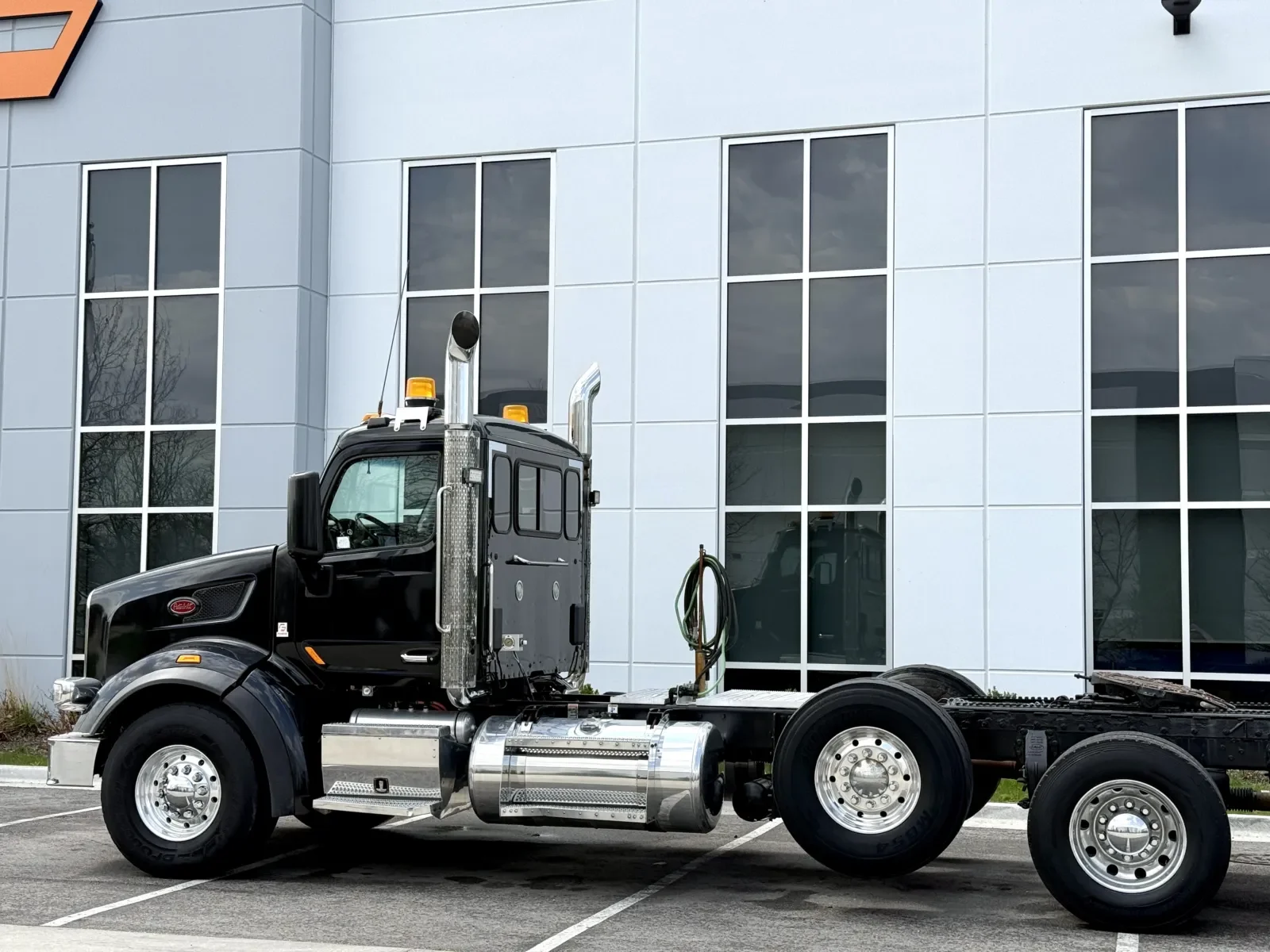 2015 Peterbilt 567 in New Lenox, IL — photo 8