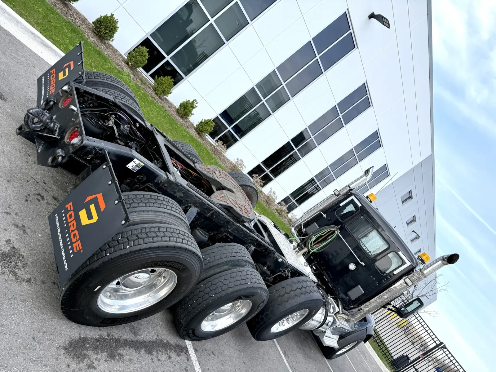 2015 Peterbilt 567 in New Lenox, IL — photo 11