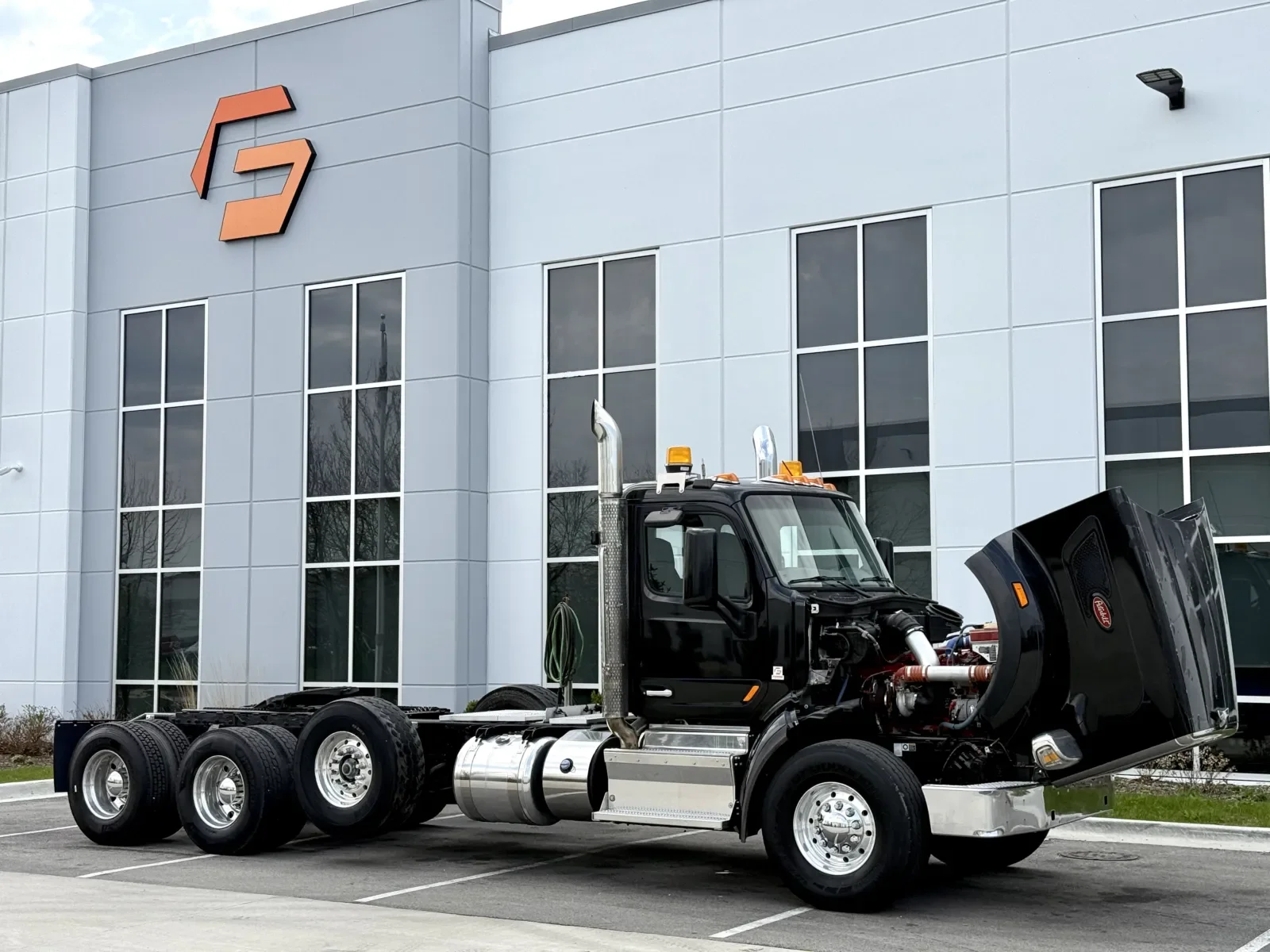 2015 Peterbilt 567 in New Lenox, IL — photo 9