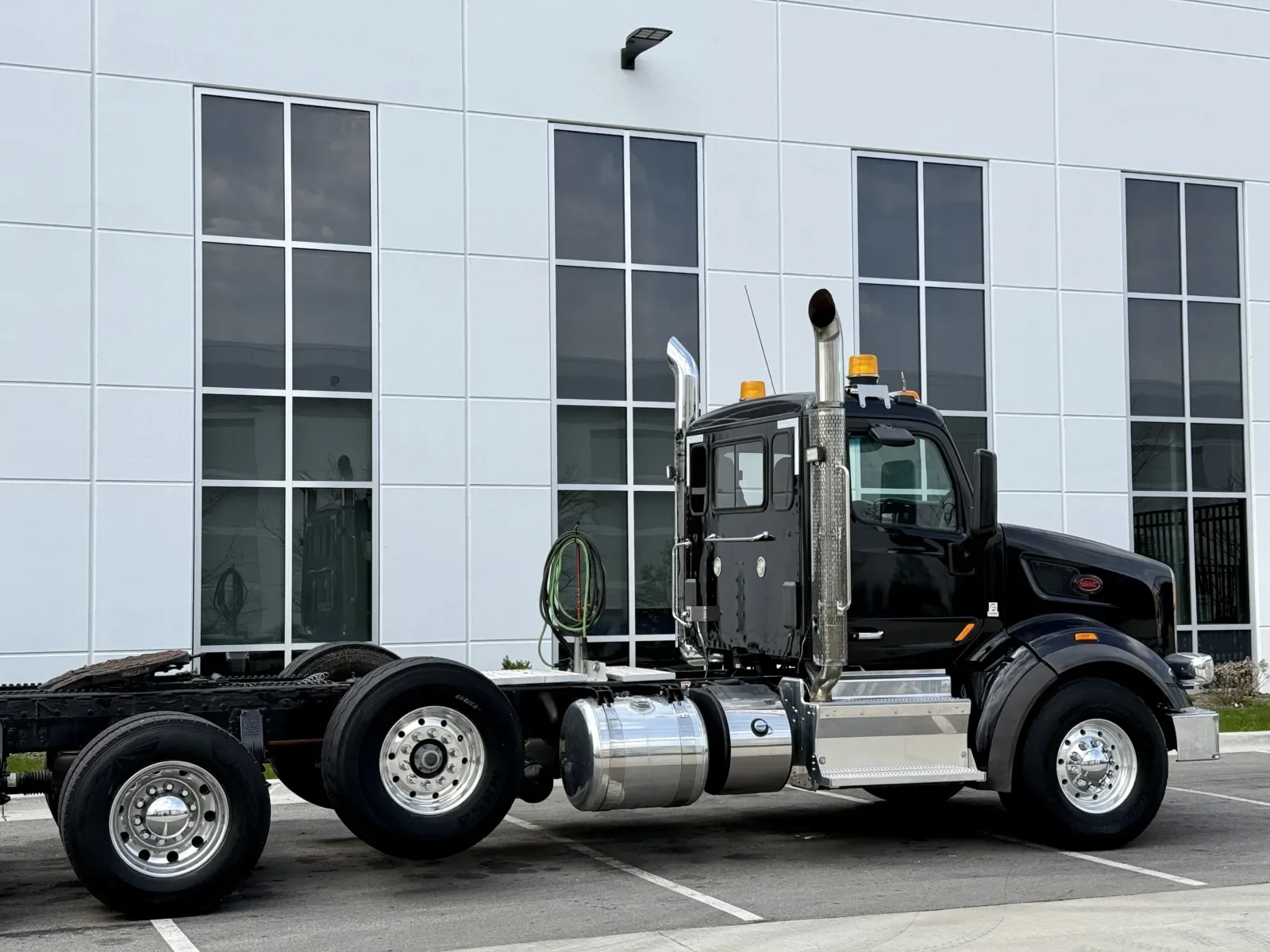 2015 Peterbilt 567 - image 7