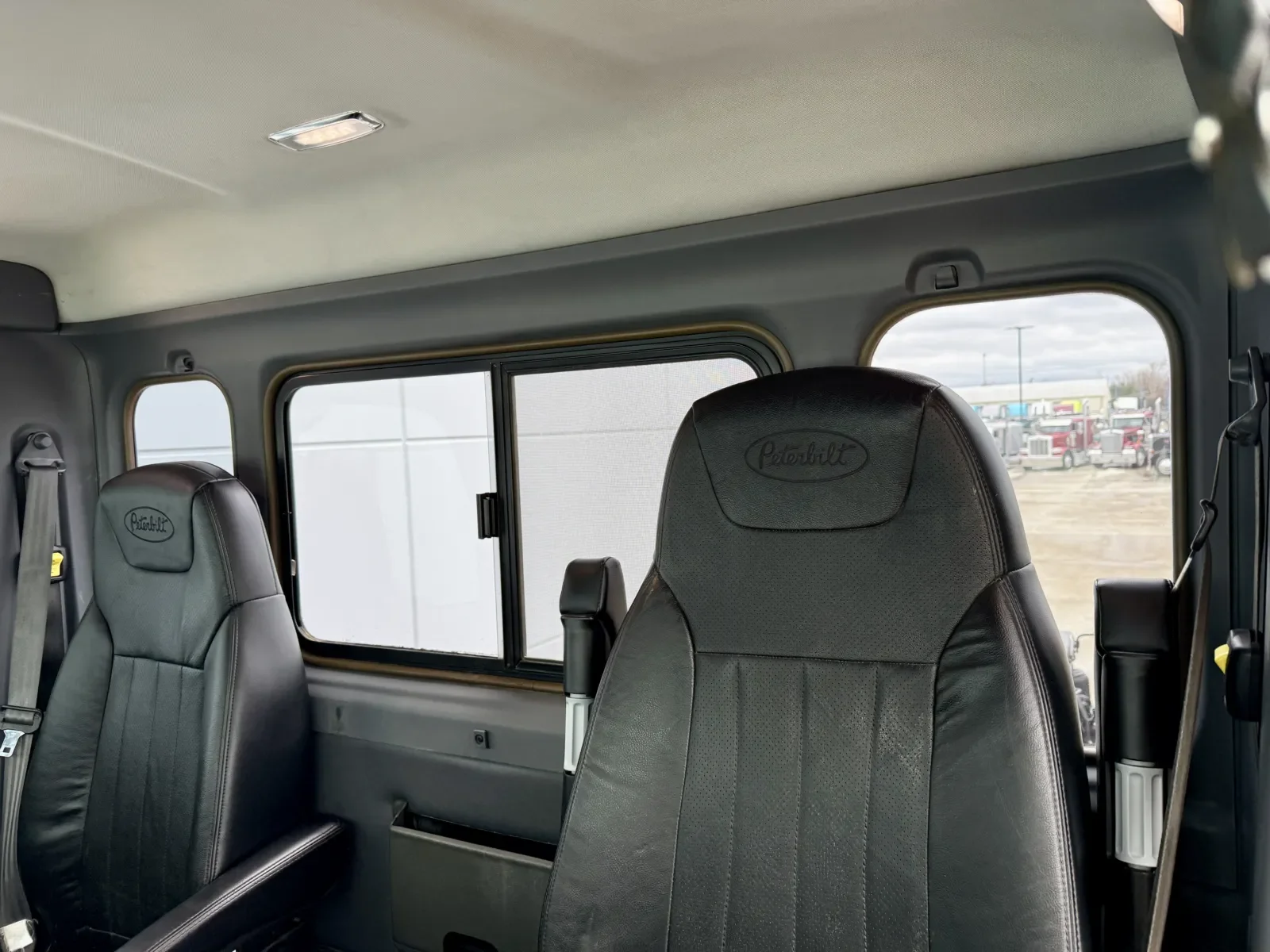 2015 Peterbilt 567 - image 20