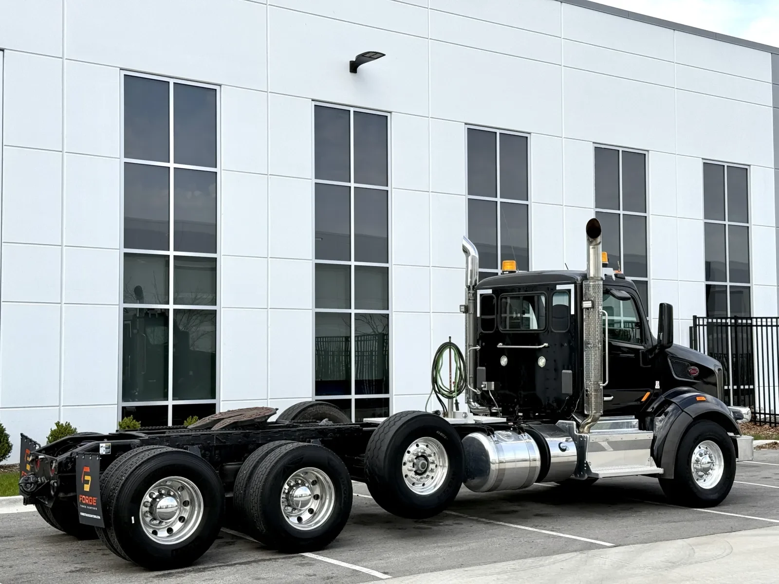 2015 Peterbilt 567 in New Lenox, IL — photo 5